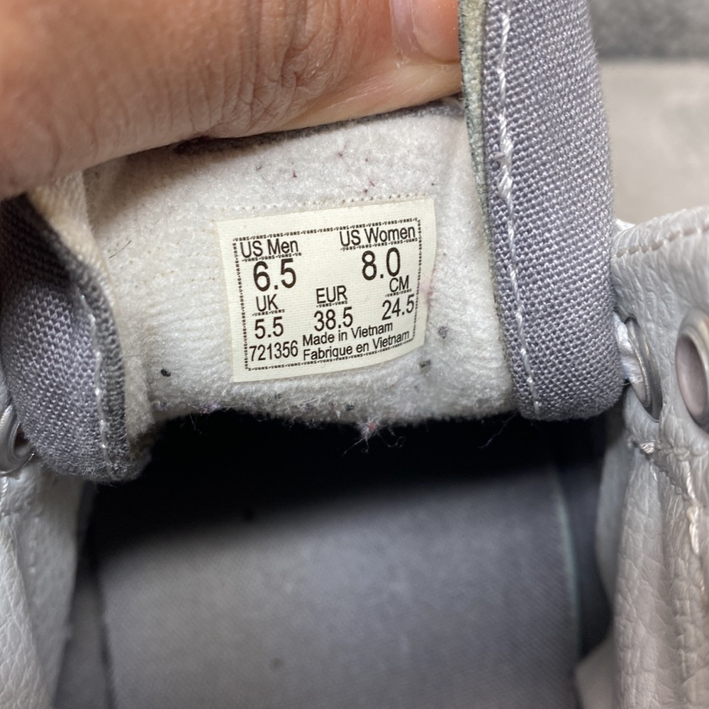 Vans - Picture 2 of 4